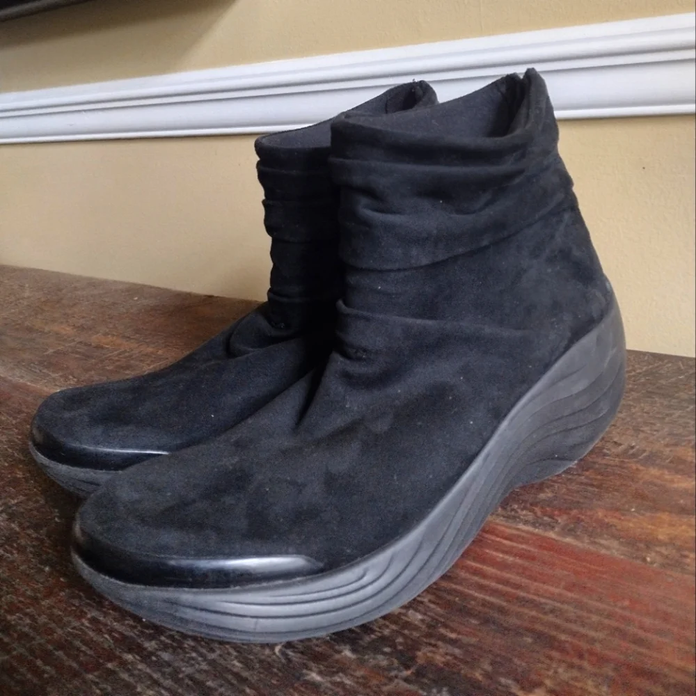 BZees Black Suede Zizzle Ankle Boots Size 11 - Picture 2 of 10